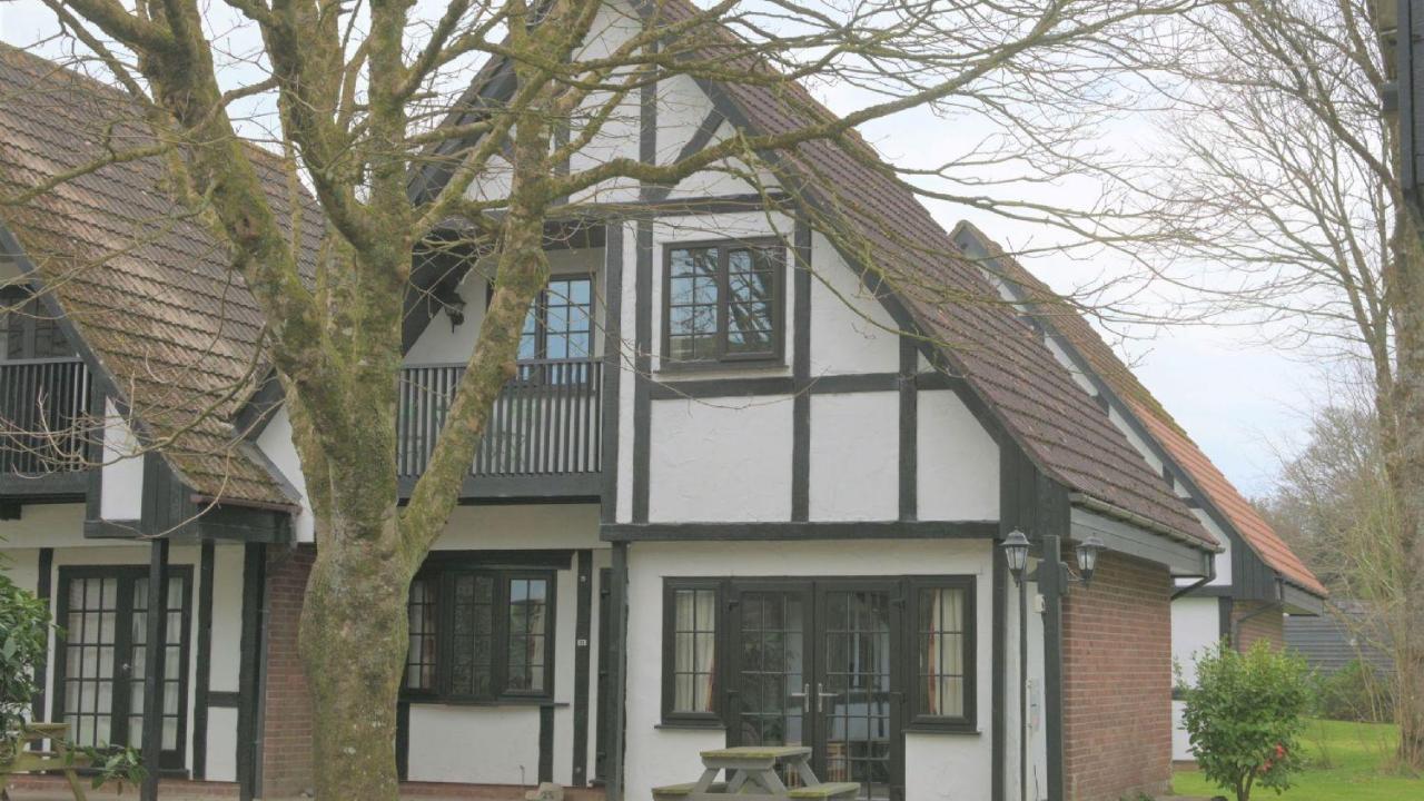 25 Tudor Court, Tolroy Manor Хейл Экстерьер фото