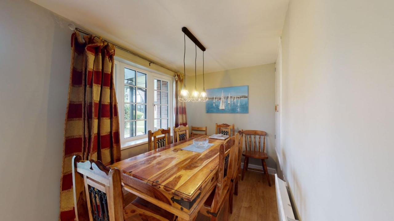 25 Tudor Court, Tolroy Manor Хейл Экстерьер фото